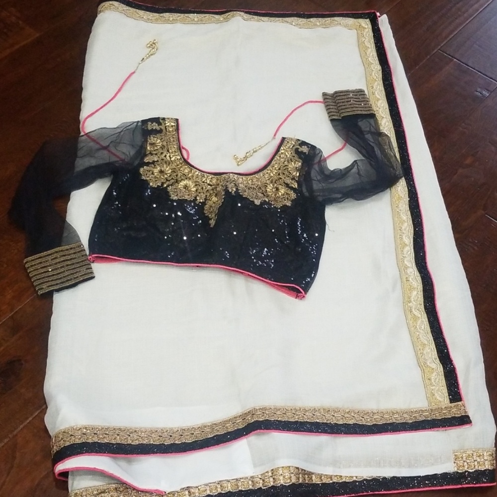 Saree with blouse! New